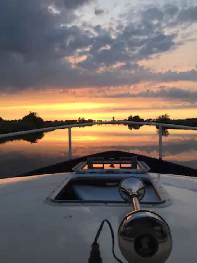 Boat Stoer - Inclusief Sloep Jutrijp 外观 照片
